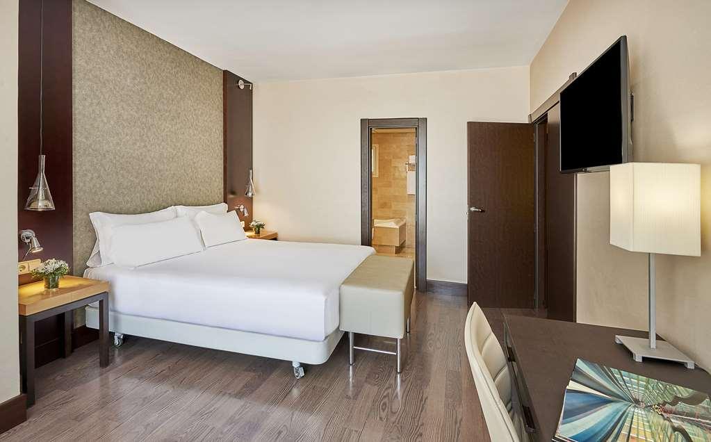 ホテル Nh バルセロナ アシャンプラ 部屋 写真